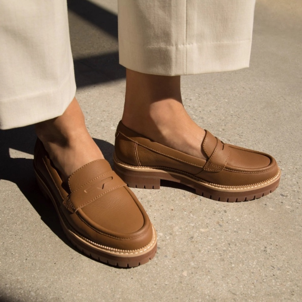 Toms Cara Leather Loafer Tan 9W Wide New No Box